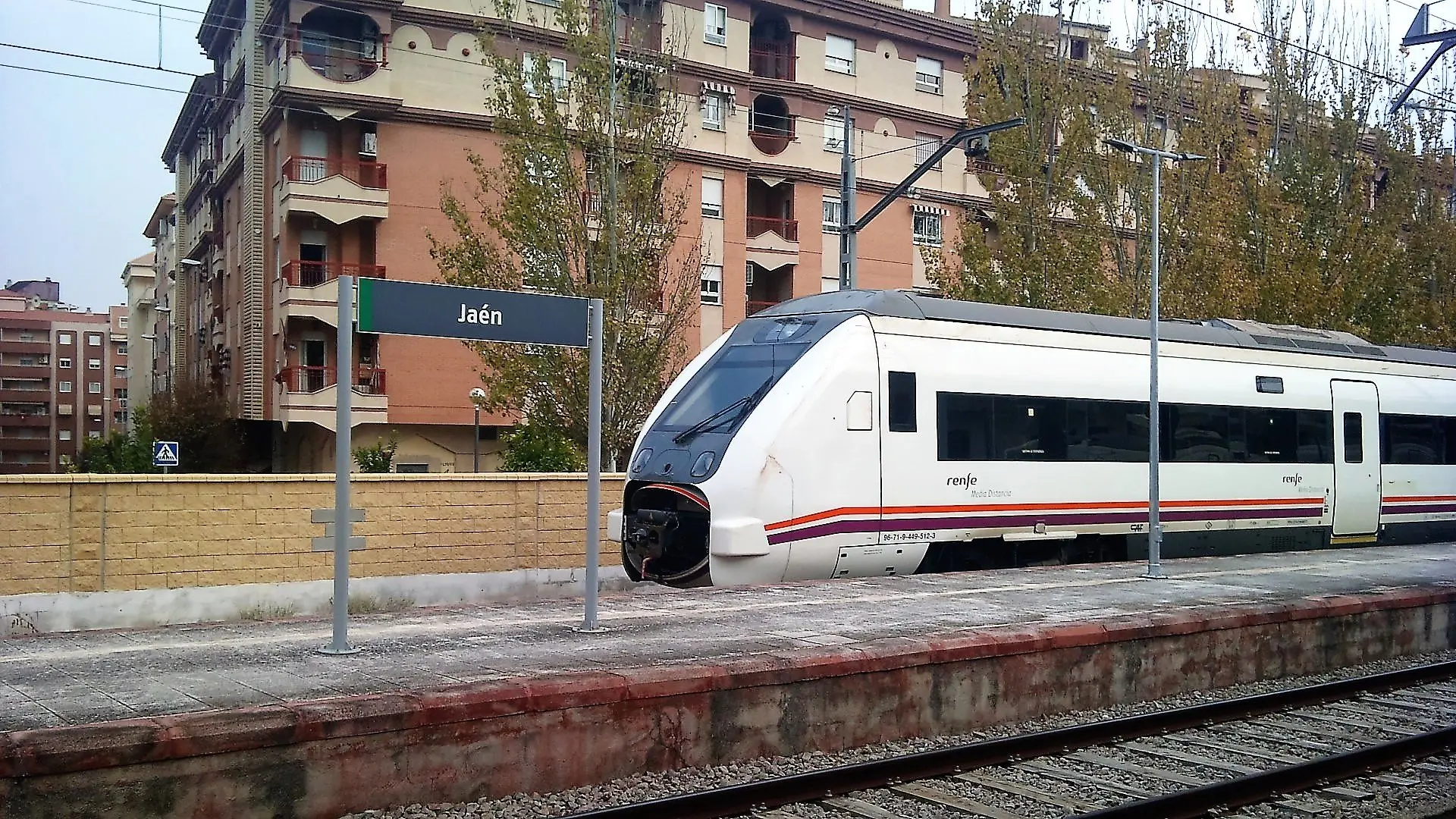 Una avería en la catenaria deja parado más de una hora y media al tren Jaén-Madrid