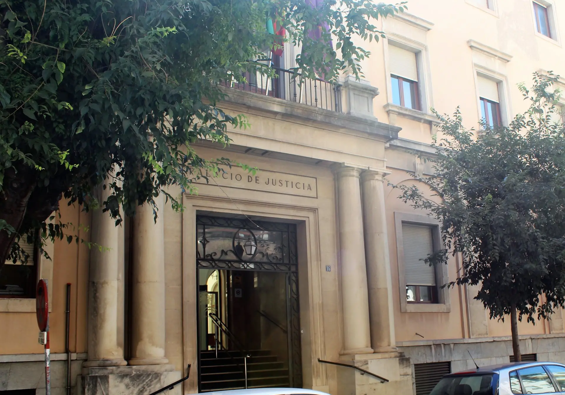 El TSJA rebaja la condena a un padre de Jaén por agresiones sexuales a su hija menor