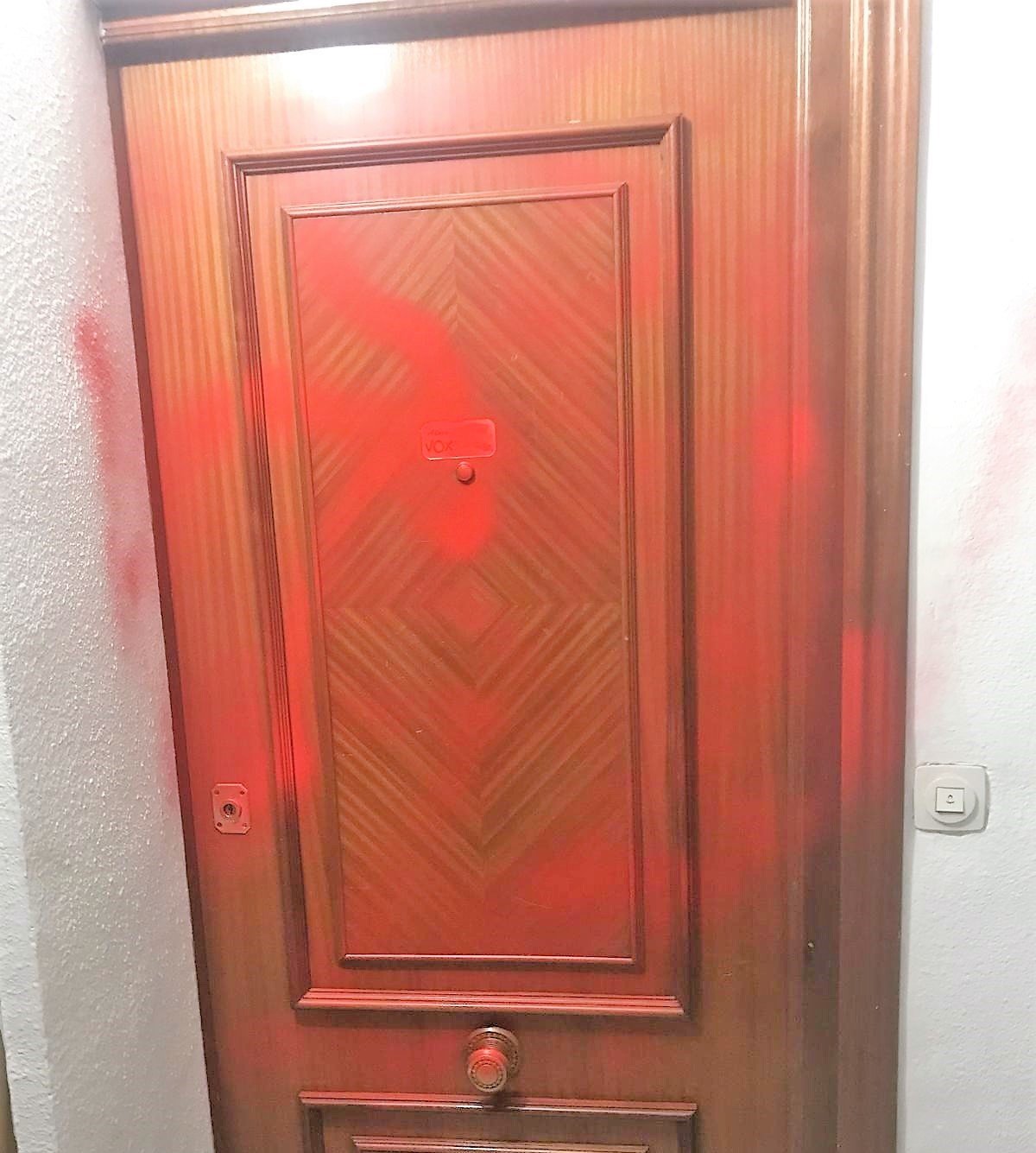 Atacan con pintura roja la sede de Vox en Jaén