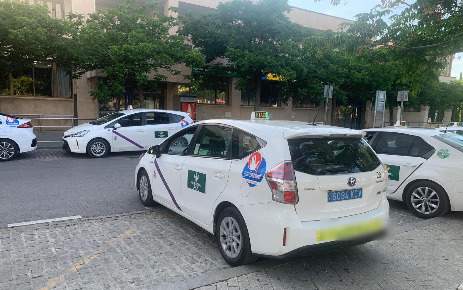 El CES cuestiona la subida del taxi y pide un estudio integral del transporte público