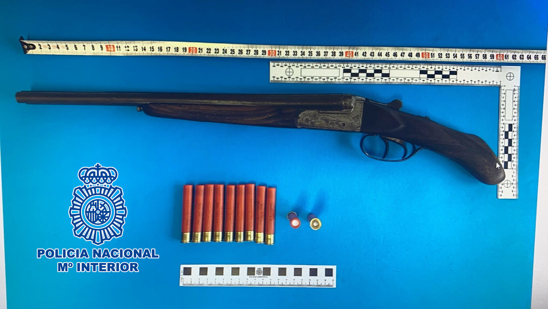 arrestado-por-llevar-una-escopeta-de-ca-ones-recortados-por-la-calle