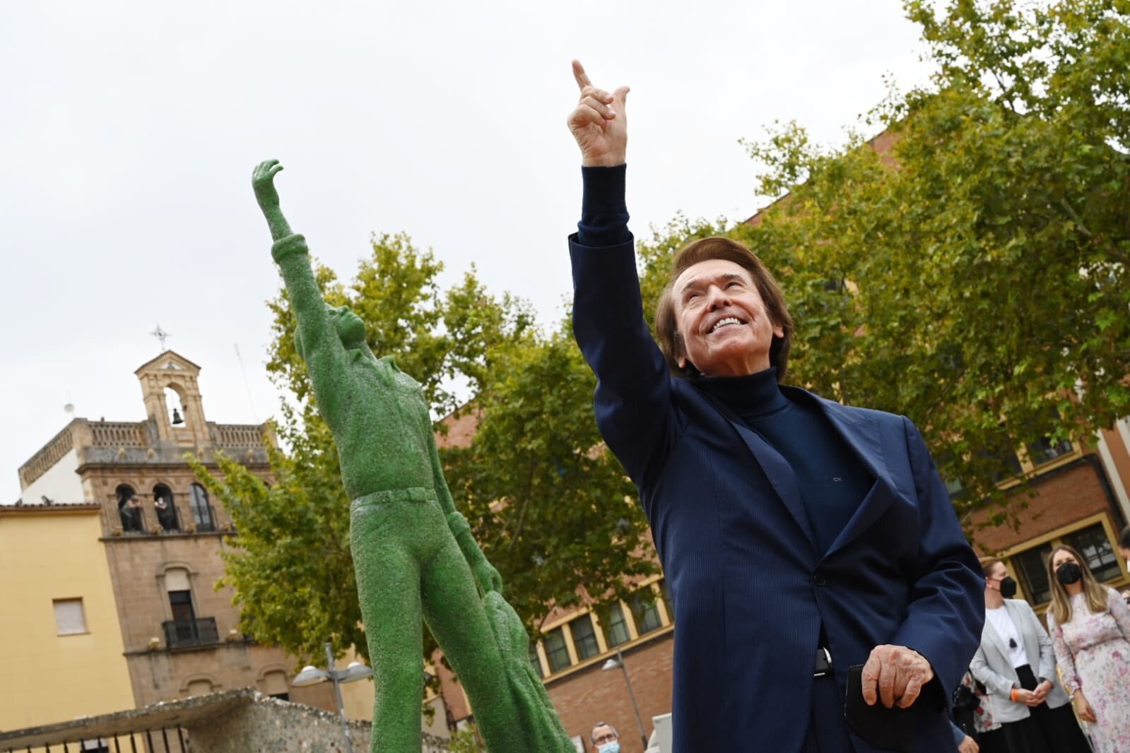 Linares se une para llevar a Raphael al Princesa de Asturias de las Artes