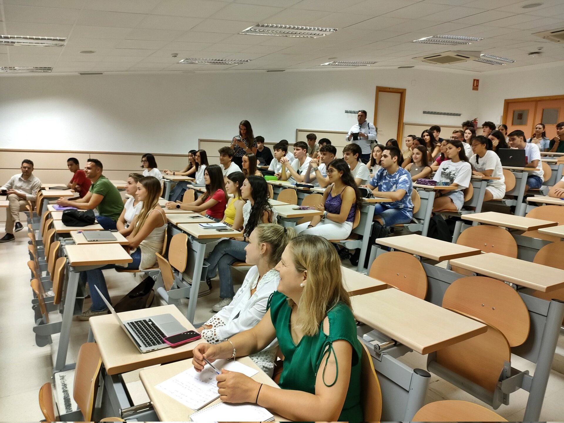 Medicina mantiene su tirón y vuelve a ser uno de los grados más demandados de Andalucía