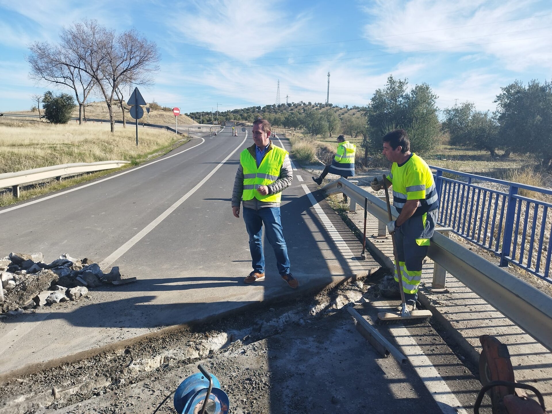 Reparan las juntas del tablero que da acceso a Puente Tablas