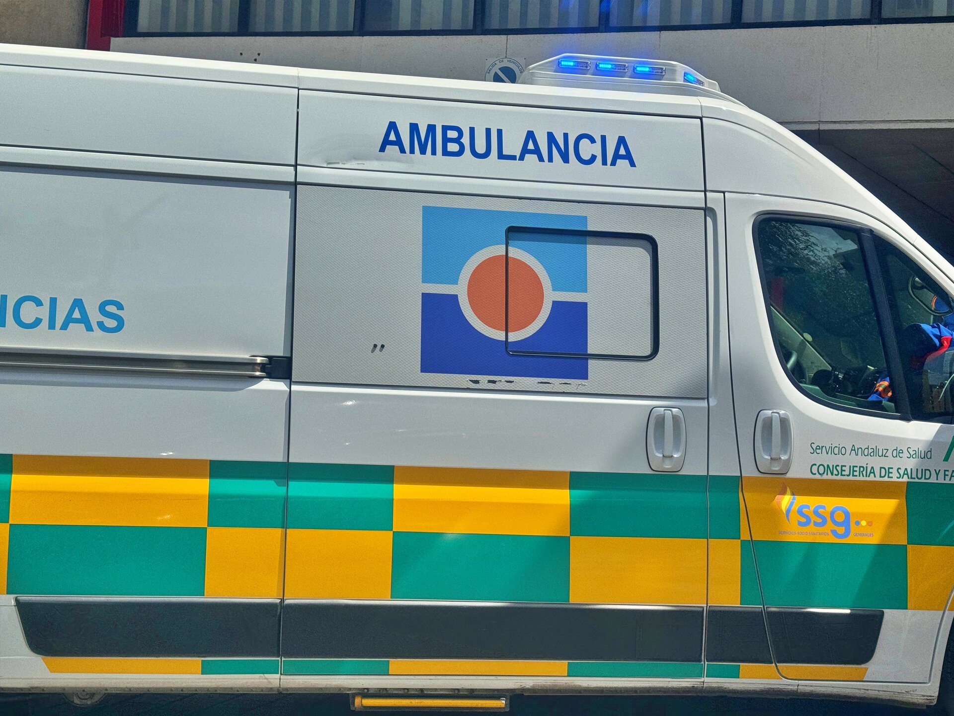 Un herido en un accidente con varios vehículos implicados en la capital