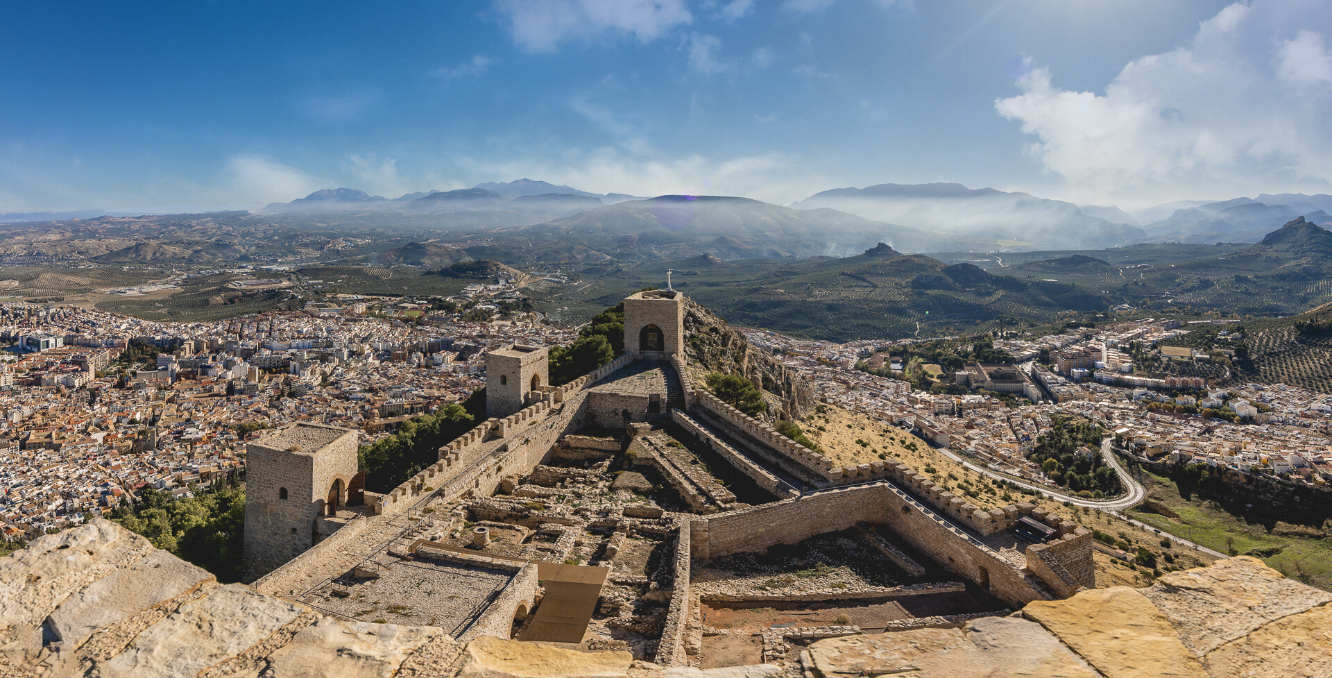 El acceso peatonal al Castillo de Santa Catalina añade un camino para senderistas