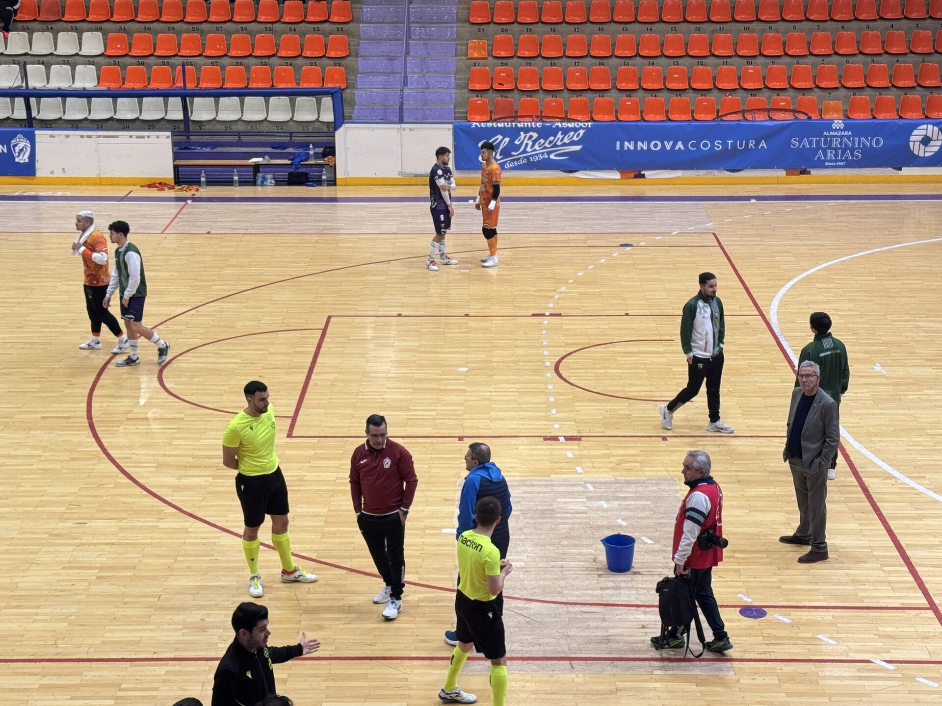Tres empresas optan a poner fin a las eternas goteras de La Salobreja