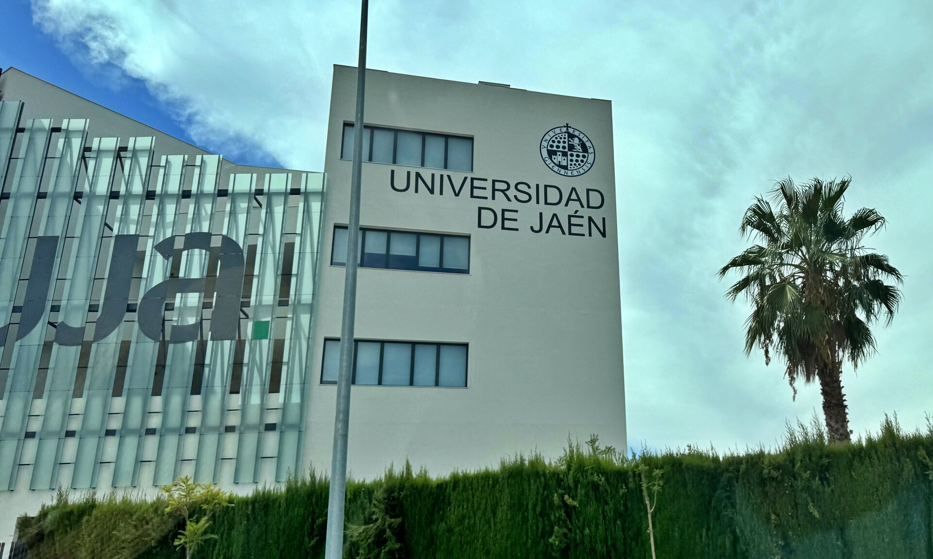 La UJA destina 150.000 euros para evitar que la falta de recursos frene la formación especializada