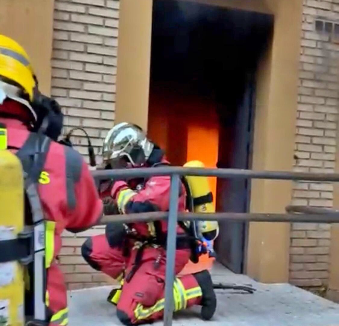 Desalojado un edificio de El Valle por el incendio en un cuarto de contadores