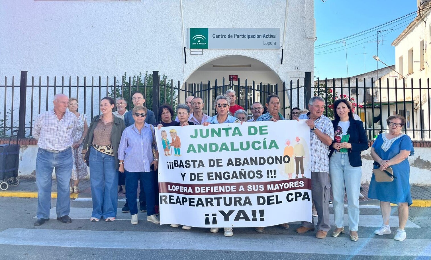 El PSOE promete reabrir el Centro de Participación Activa de Lopera tras dos años cerrado