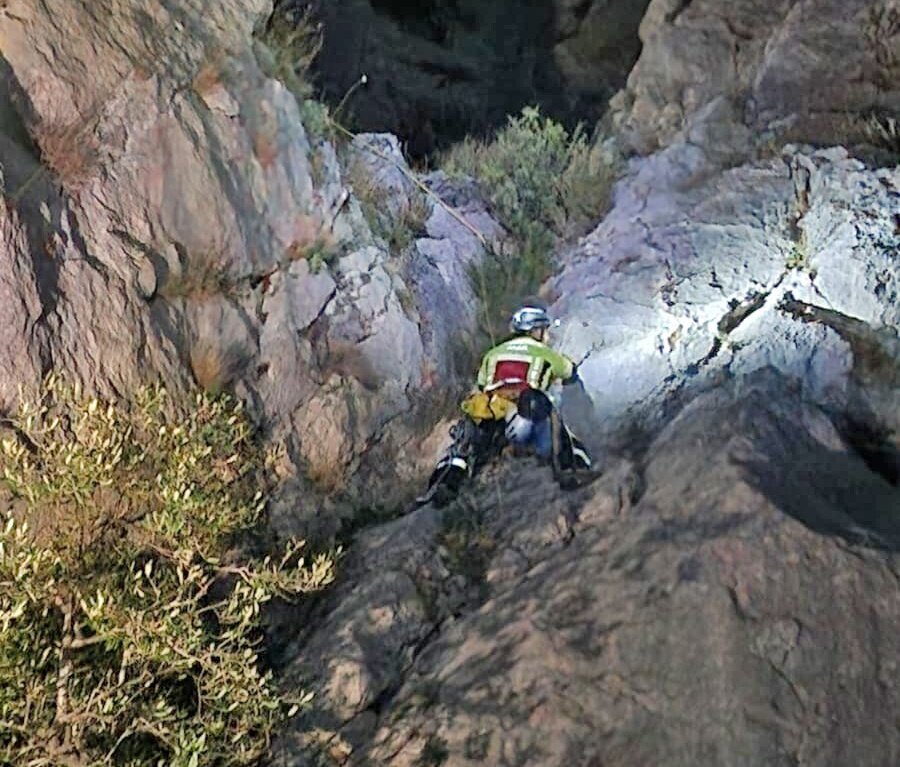 Bomberos de Jaén realizan un complejo rescate nocturno en la zona de Reguchillo