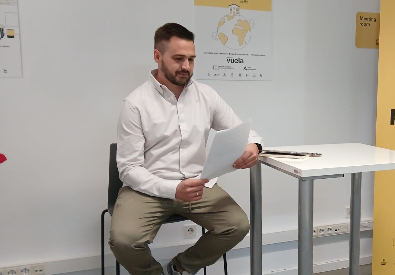 "Tuve que empezar a escribir por pura supervivencia"