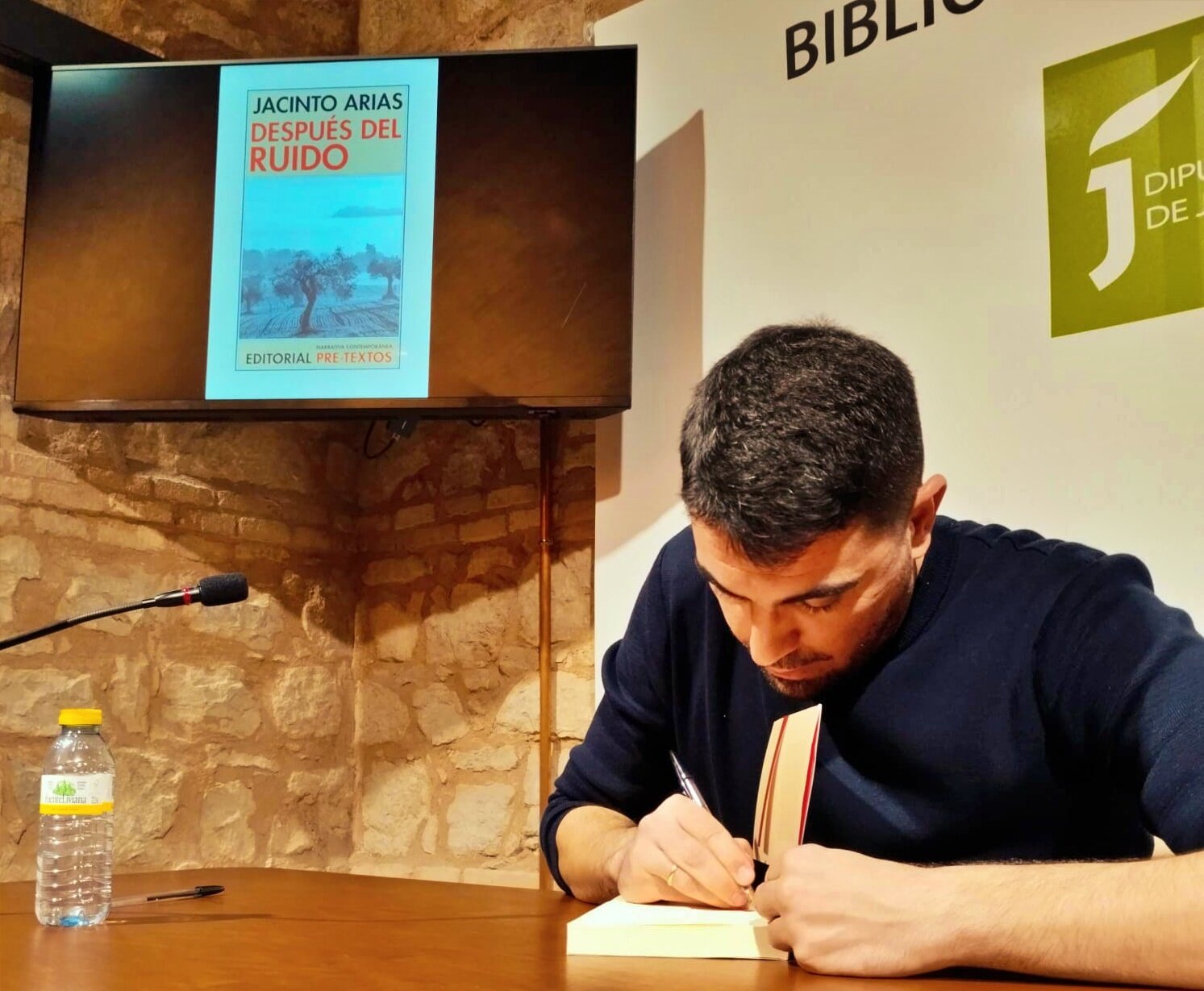 Ovación para Jacinto Arias y su premiada 'Después del ruido'