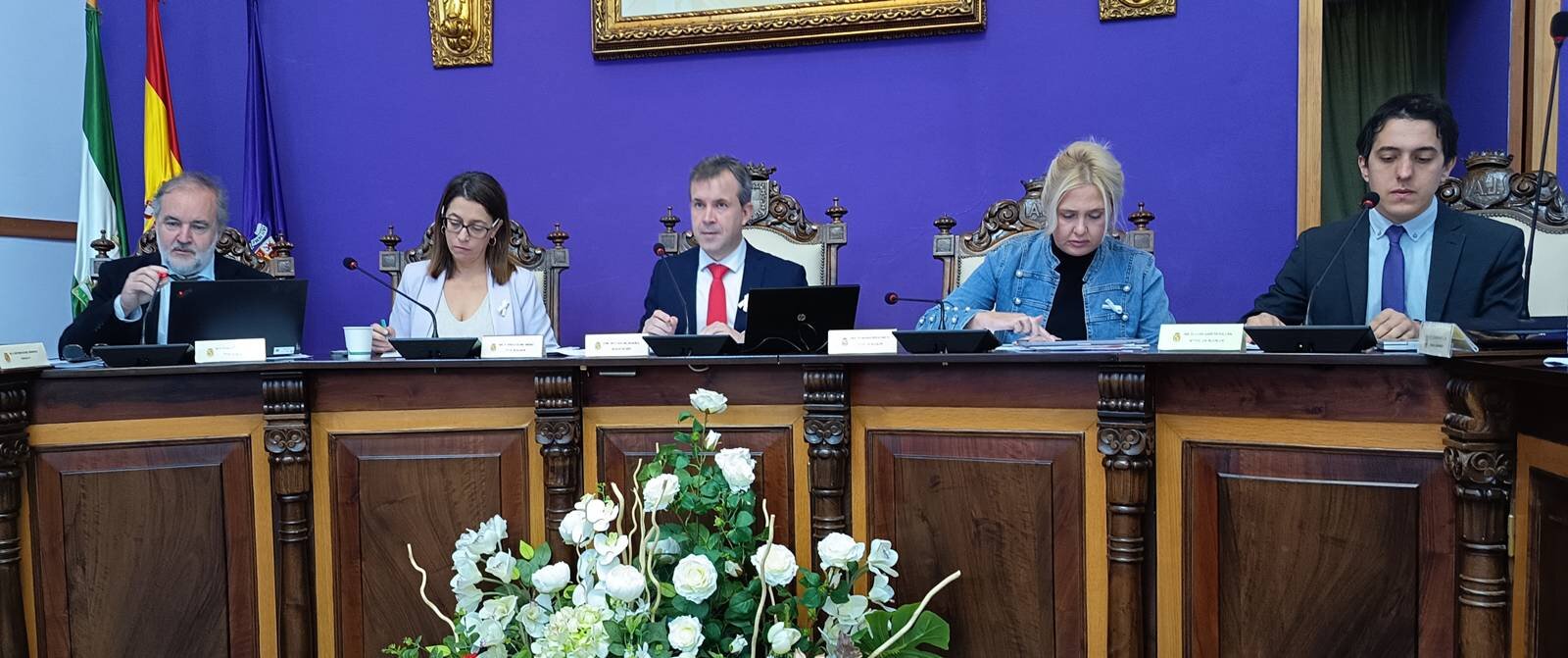 Luz verde al borrador de presupuestos y a la reordenación del autobús urbano