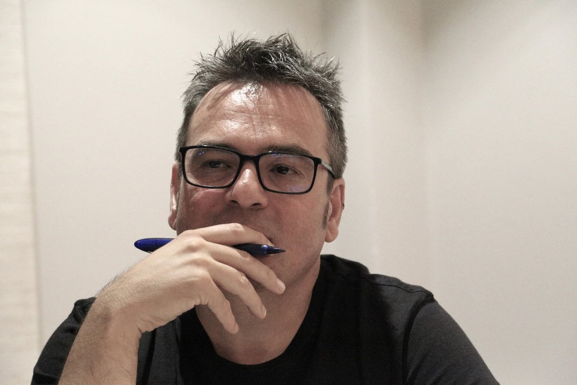 Raúl Quinto: "La gente compra mercancía podrida de la realidad en internet"