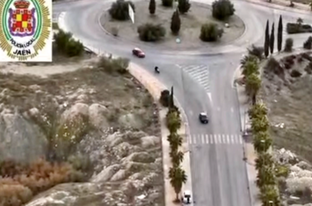 Impiden una carrera ilegal de coches con un centenar de asistentes en un polígono de Jaén