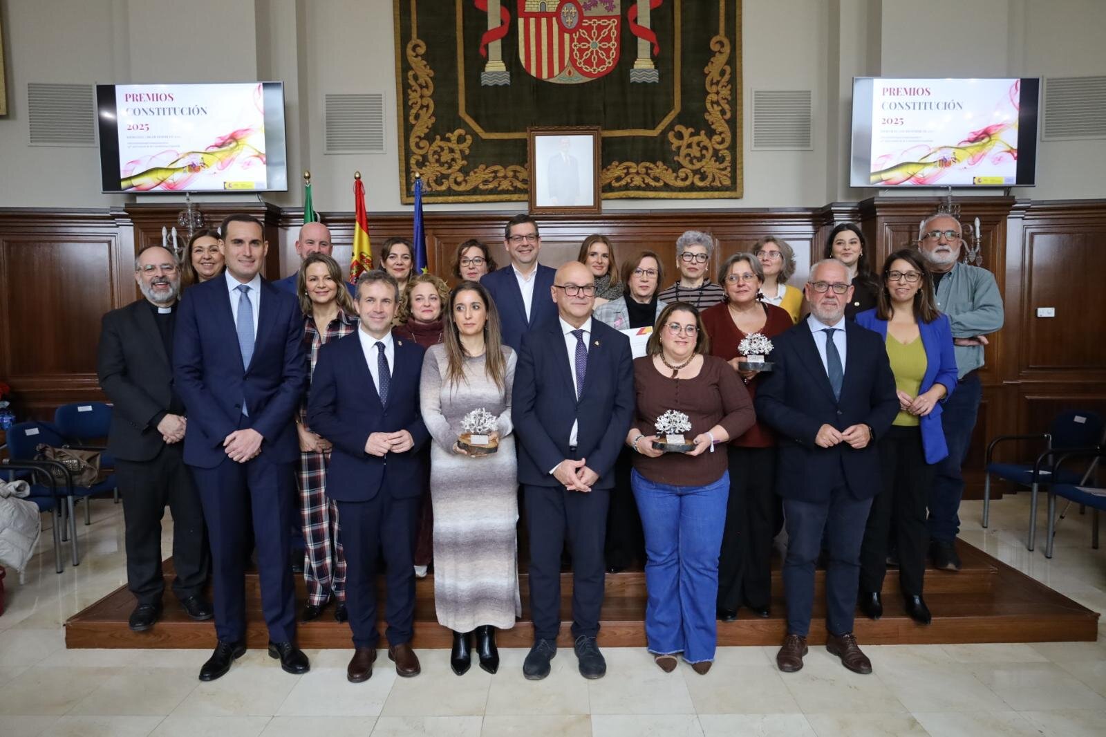 Tres abrazos a la Constitución en su 47 aniversario