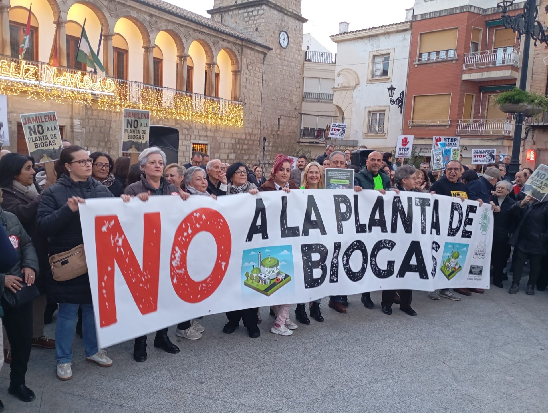 Multitudinaria protesta en Torredonjimeno contra la planta de biogás