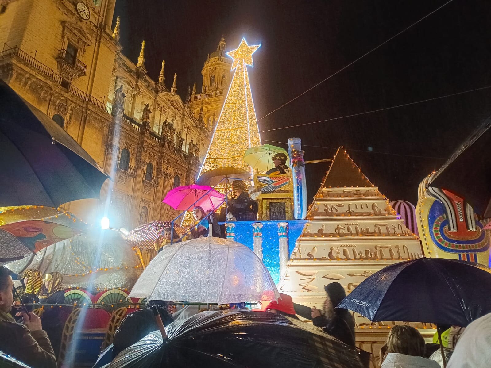 Cuando la ilusión desafía a las nubes en la noche más mágica del año