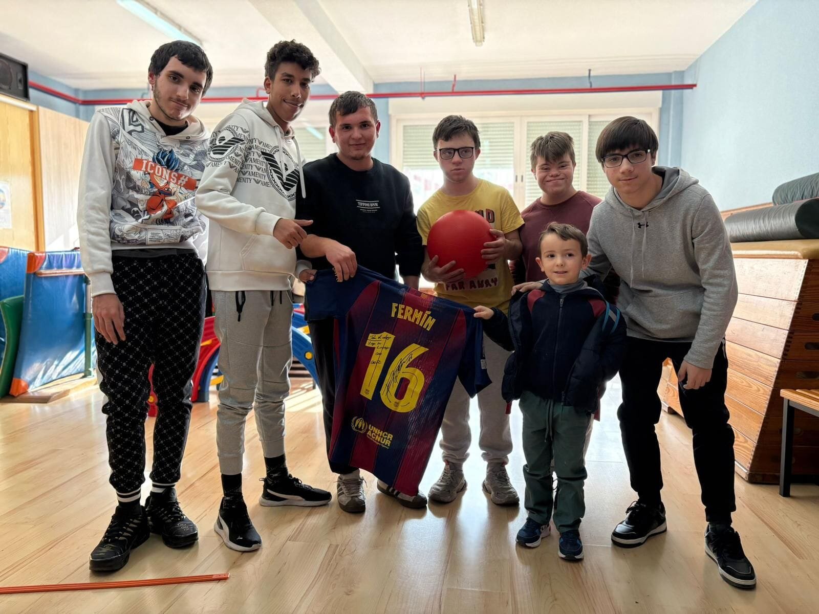 El abrazo de Fermín al colegio Virgen de Linarejos,