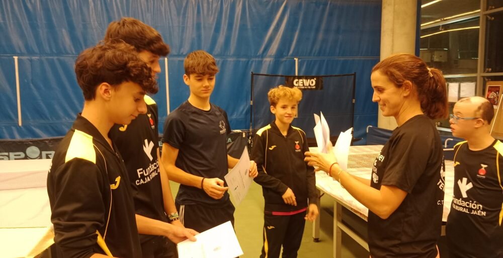 El Hujase Jaén crece desde la base y refuerza su compromiso social