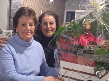 Homenaje de las mujeres de 'Segueda' a su socia más veterana