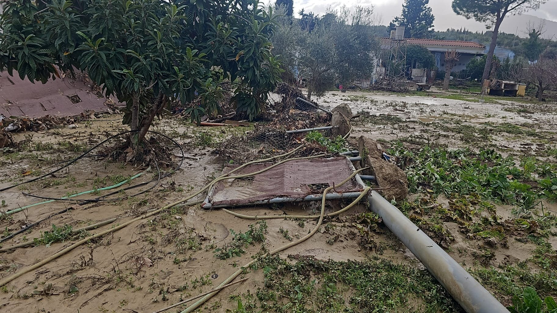 El Ayuntamiento mantiene la prealerta tras nuevas anegaciones junto al Puente de la Sierra