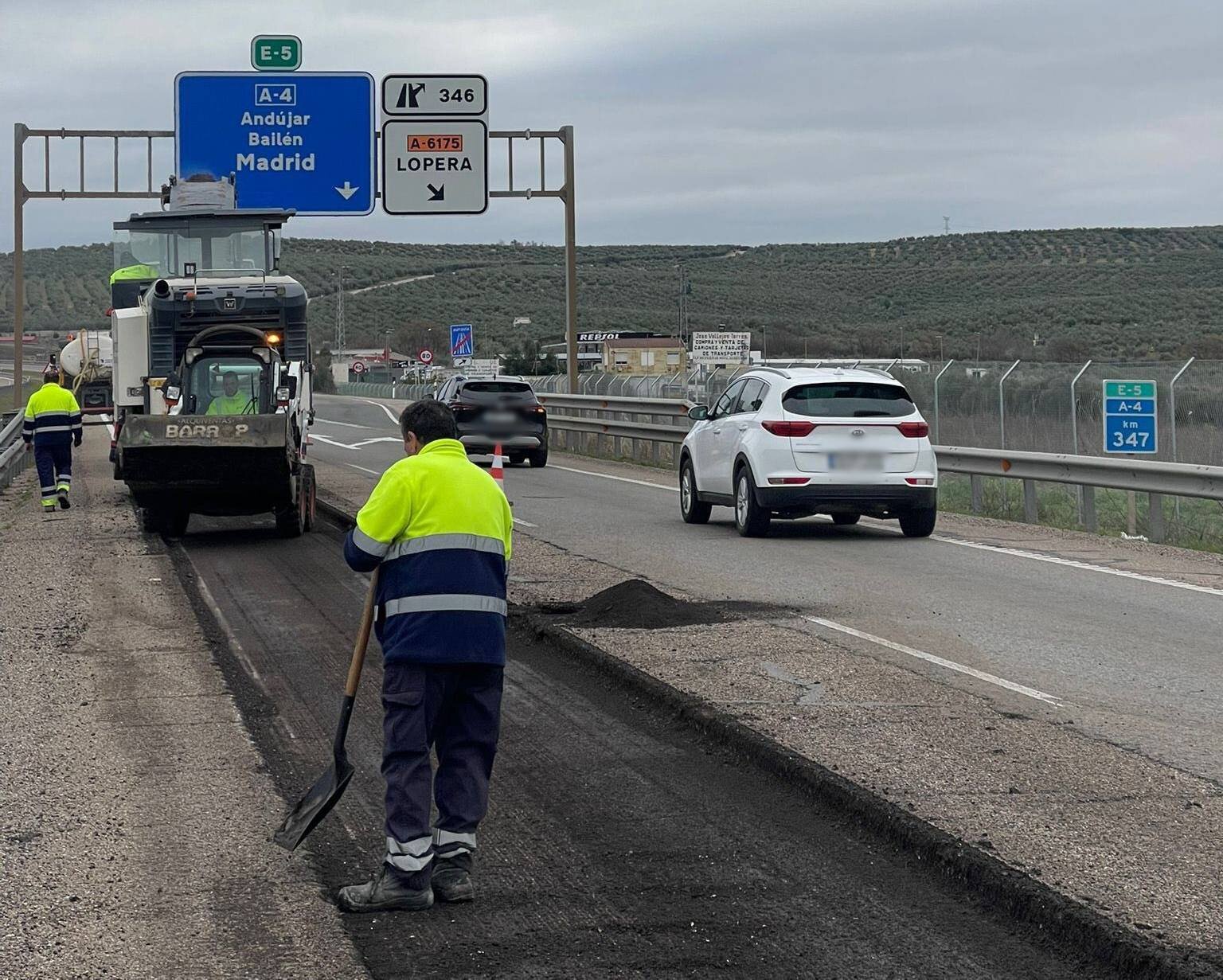 Empieza el arreglo de la A-4 tras las quejas de conductores por el mal estado