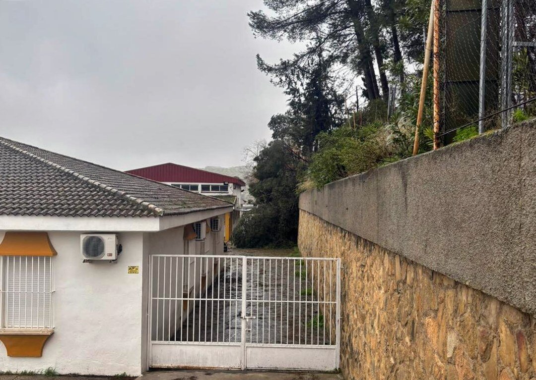 Jaén recupera las clases con excepciones… y con creciente polémica