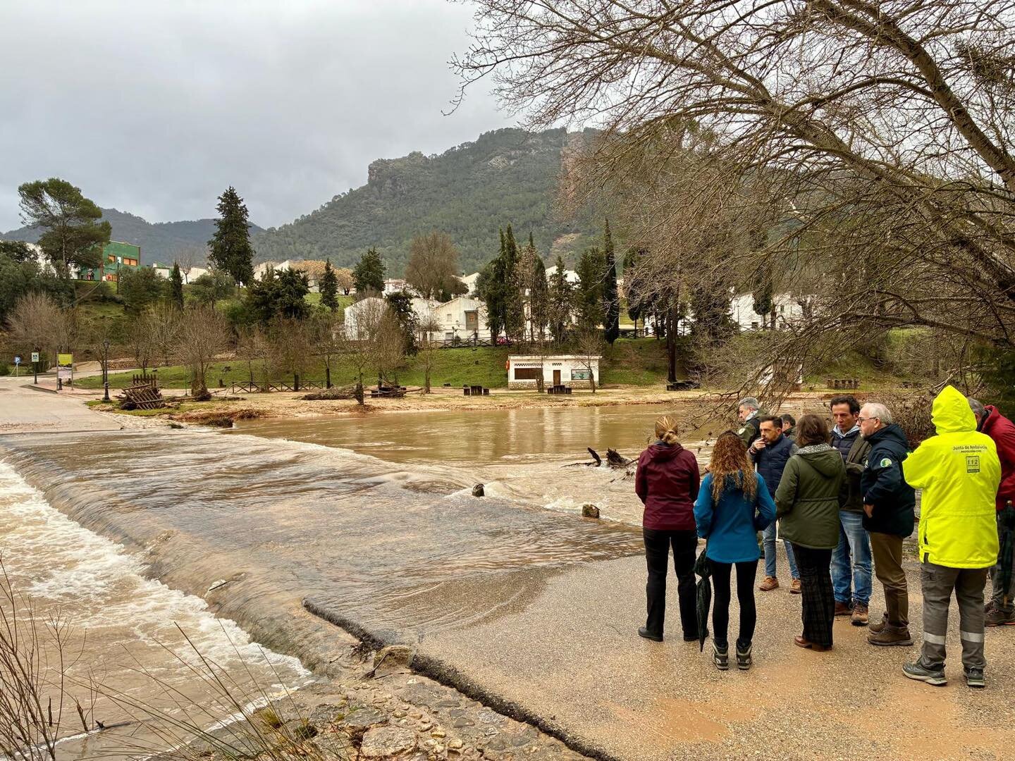 Tres centros suspenden las clases presenciales este lunes por el temporal