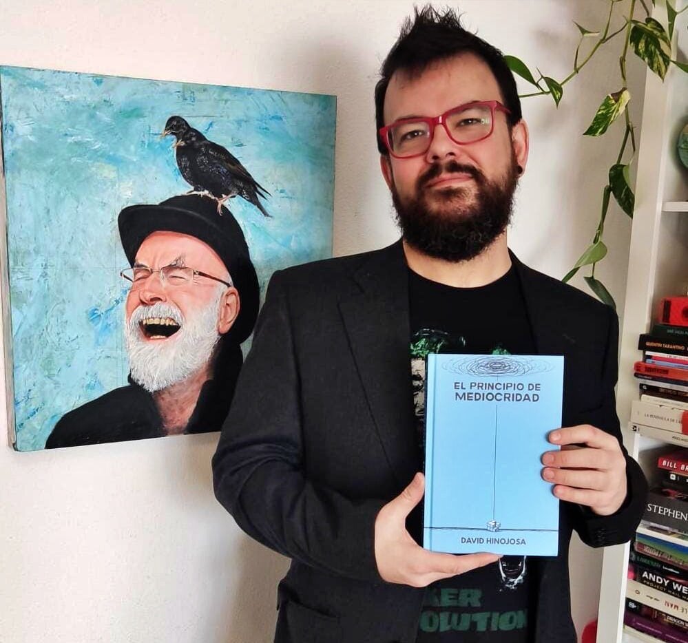 David Hinojosa redimensiona los 90 con 'El principio de mediocridad'