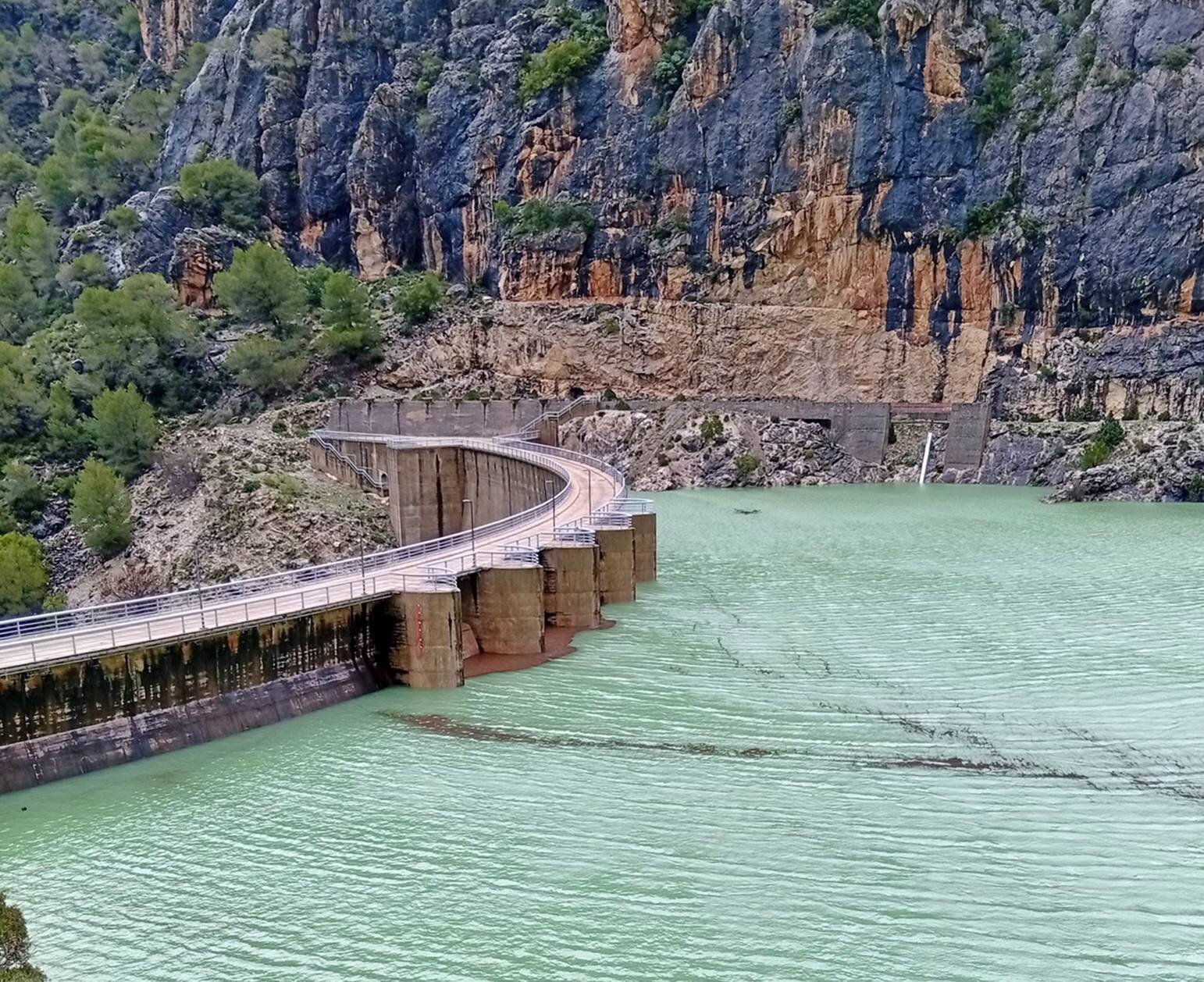 Las lluvias elevan los embalses al 80% y vuelven a dejar inundaciones en varios puntos