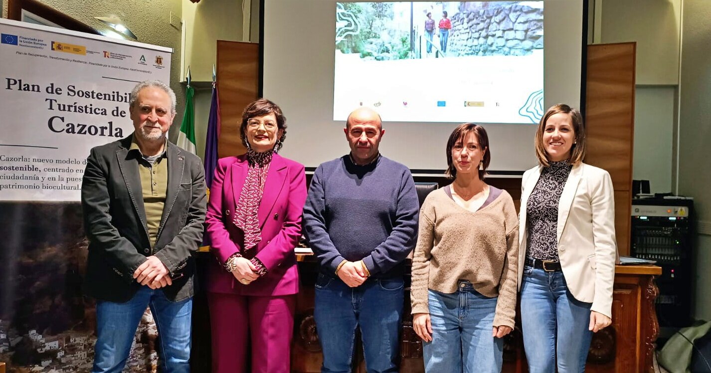 Cazorla presenta un plan para mejorar la convivencia entre turismo y vecinos