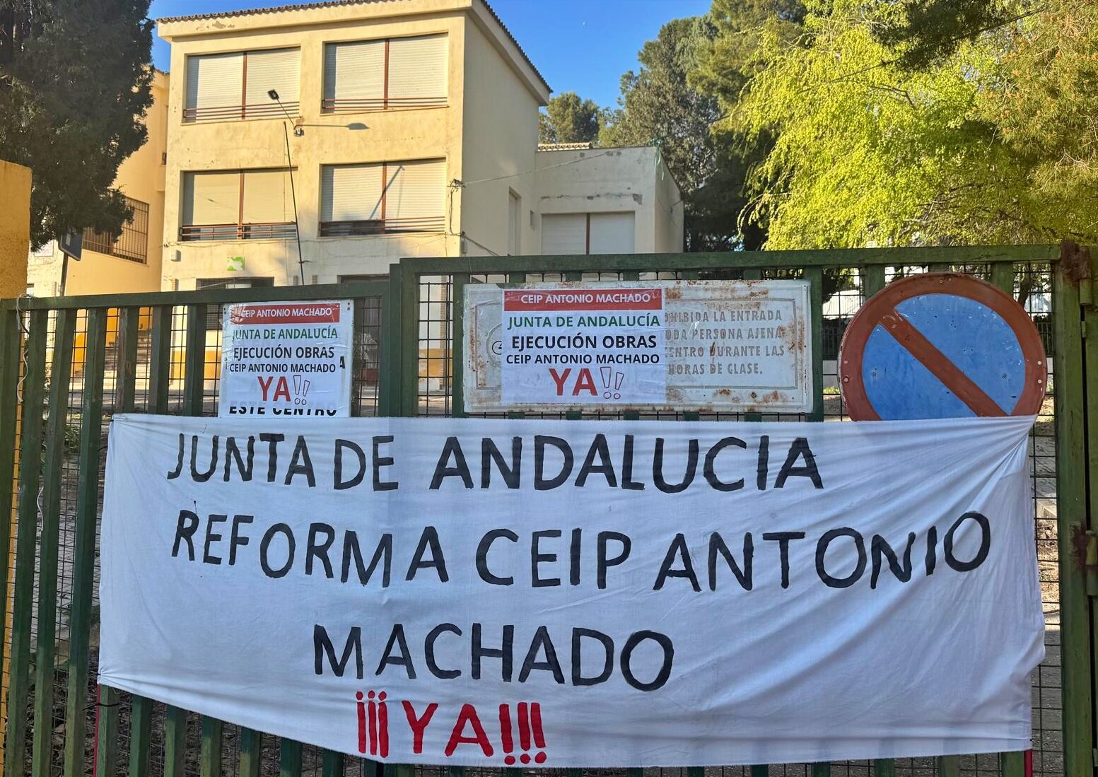 La plataforma en defensa del colegio Antonio Machado: "Nos sentimos engañados por las obras y no nos rendiremos"