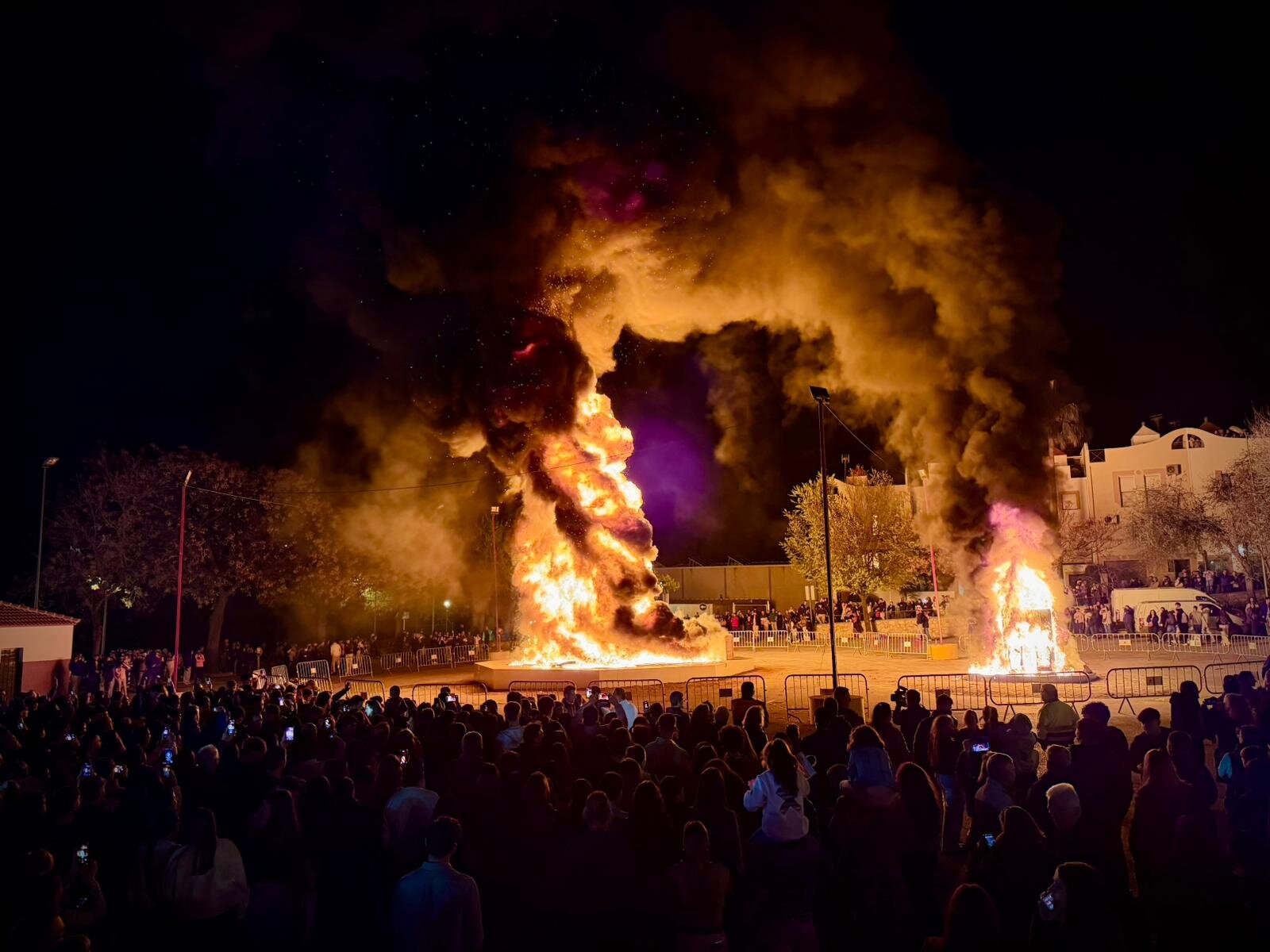 La Falla de Mancha Real arde para recordar que todos somos héroes