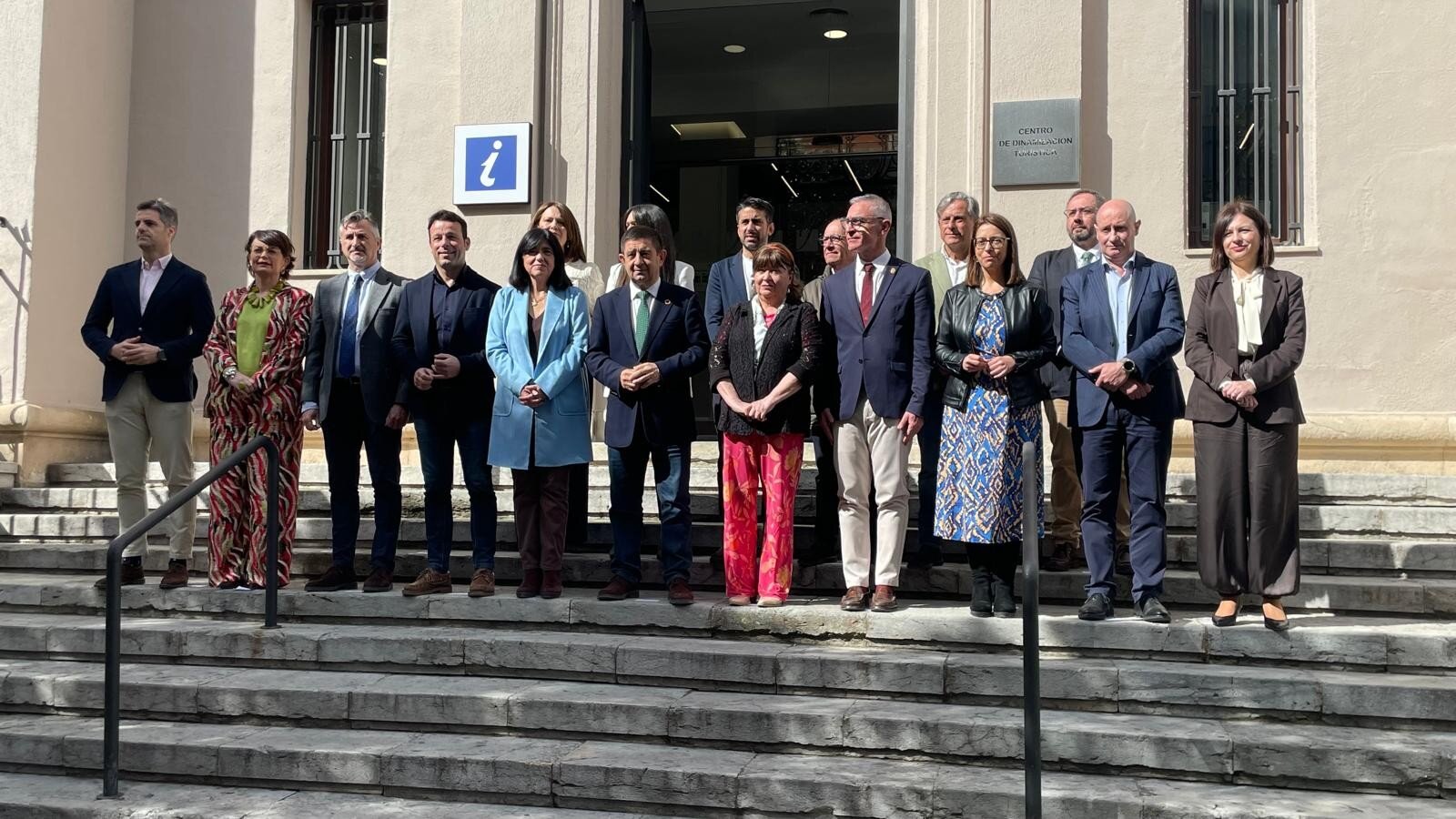 El izado de la bandera abre la celebración del Día de la Provincia