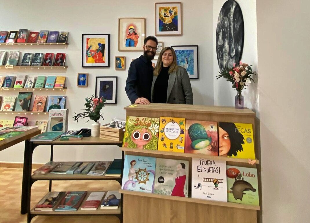 María Vagut, la valdepeñera que estrena librería y novela