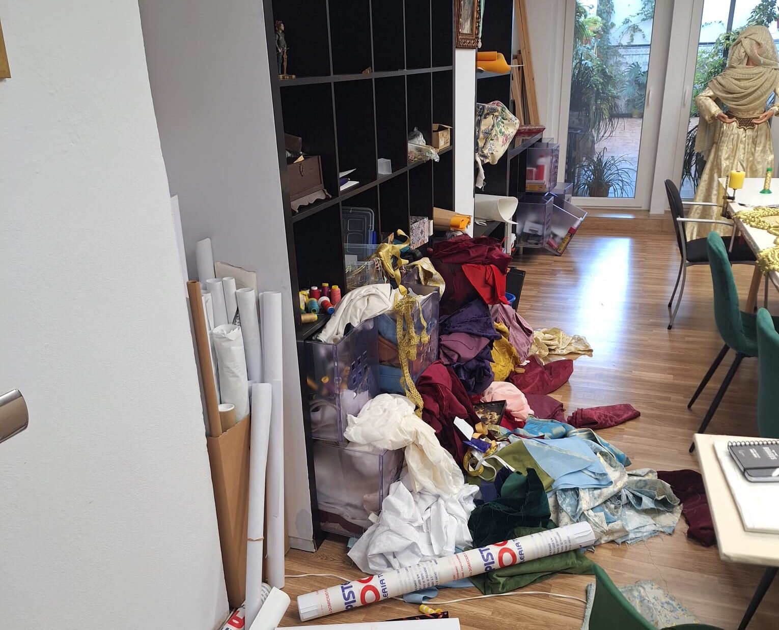 Roban en un taller de bordados de Torredonjimeno material por más de 20.000 euros