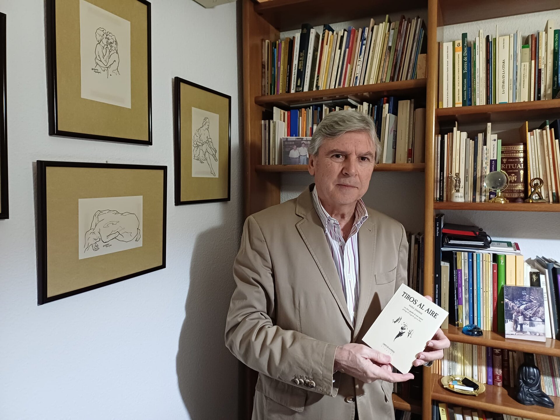 Los delicados 'Tiros al aire' del poeta Víctor Jiménez