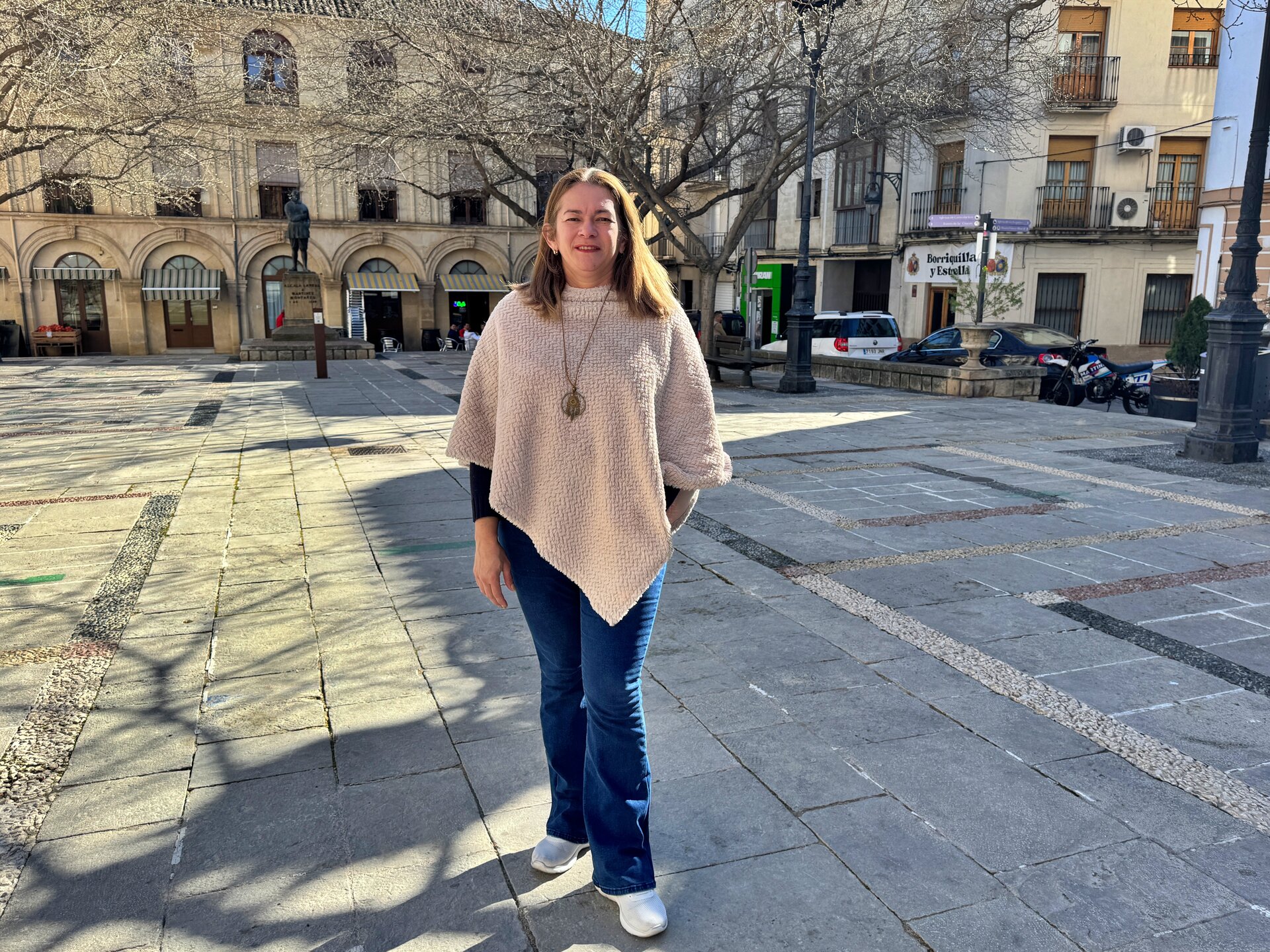 La trabajadora que ayudará en el proceso de regularización extraordinaria para migrantes