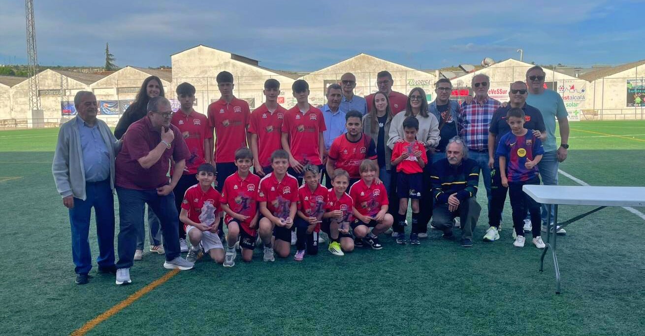 La Peña Barcelonista Alcalá la Real reconoce a jugadores del CD Alcalá Enjoy