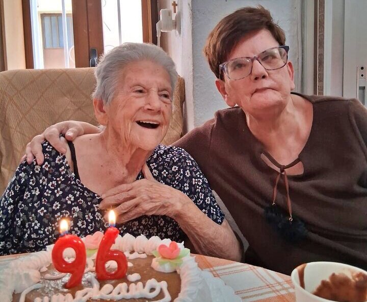 Carmen Anguita, ¡cumple que te cumple y ya va por los 96!