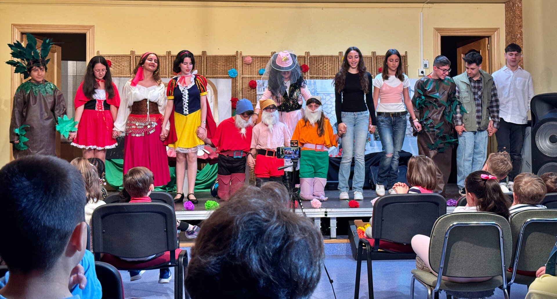 Frailes recrea la magia de los cuentos en la Semana del Libro