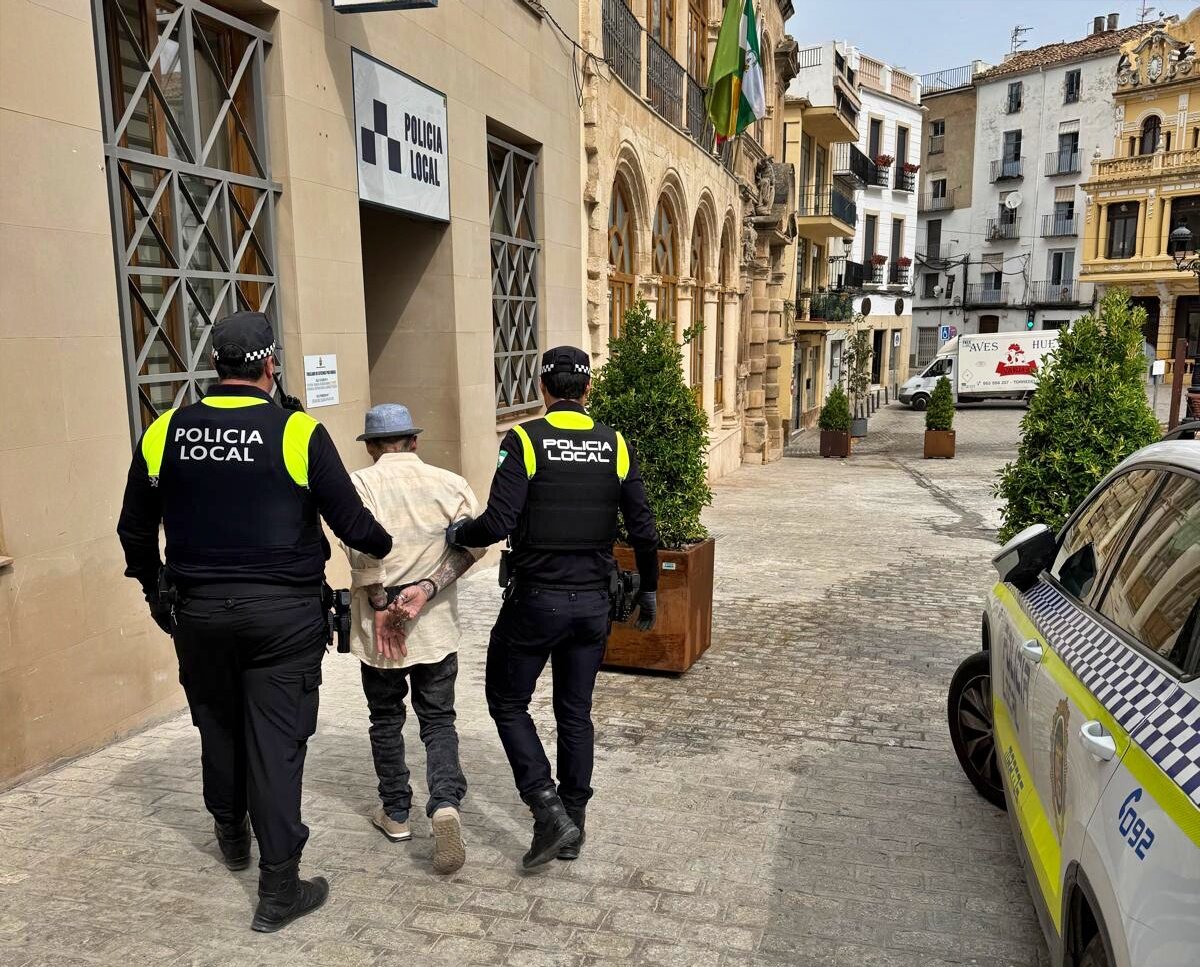 Detenido en Martos un hombre reclamado por la justicia tras intentar ocultar su identidad