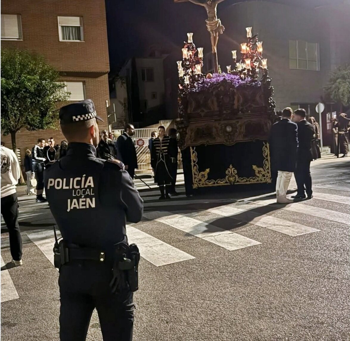 Detenido en Jaén tras robar un móvil en una procesión y huir a la carrera