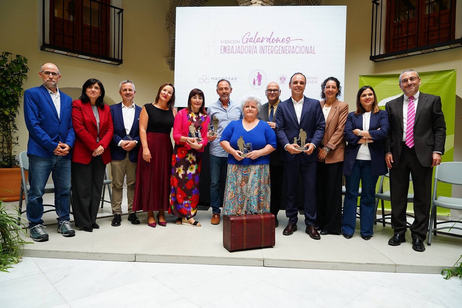 La Cátedra Macrosad premia proyectos y personas que unen generaciones