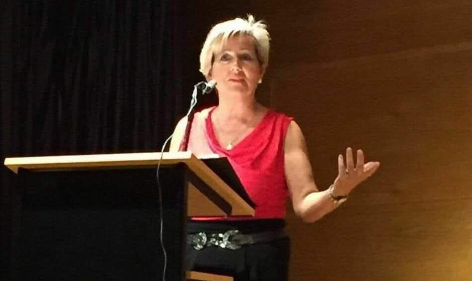 "La poesía me ha dado mucha libertad y mucha vida"