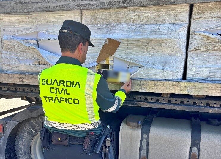 Interceptado en la A-4 un camión con 520.000 cajetillas de tabaco de contrabando