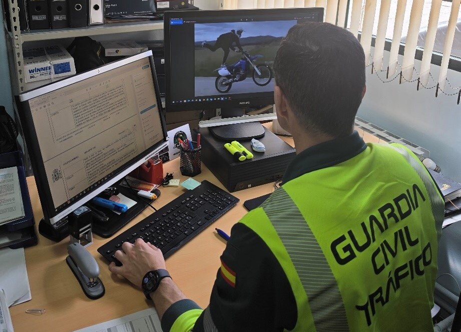 Investigado por hacer maniobras temerarias sin carnet que difundía en TikTok