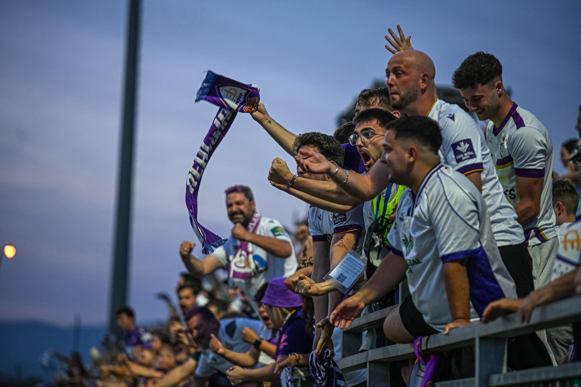 El Real Jaén culmina en Palma su ascenso con una remontada